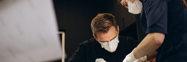 Dentistas trabajando